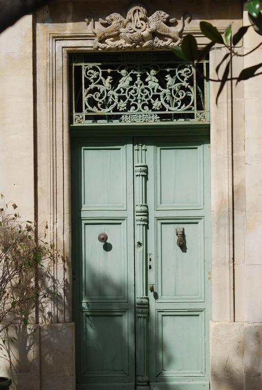 Chateau Cornillon Арл Екстериор снимка