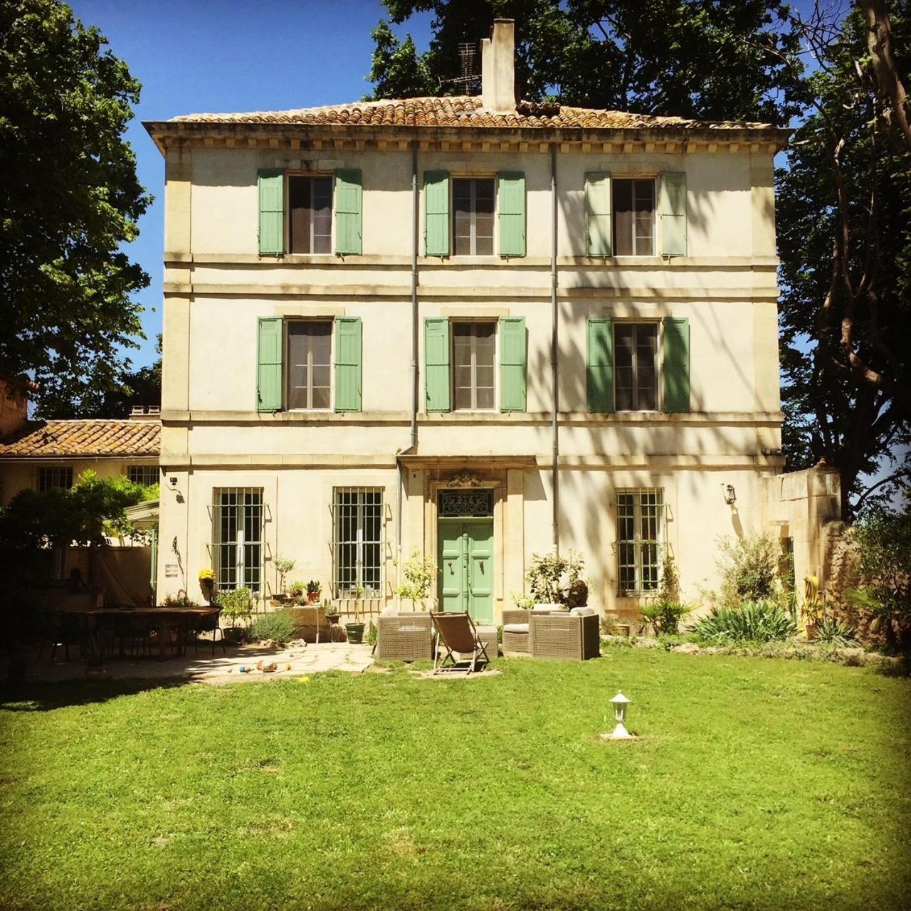 Chateau Cornillon Арл Екстериор снимка