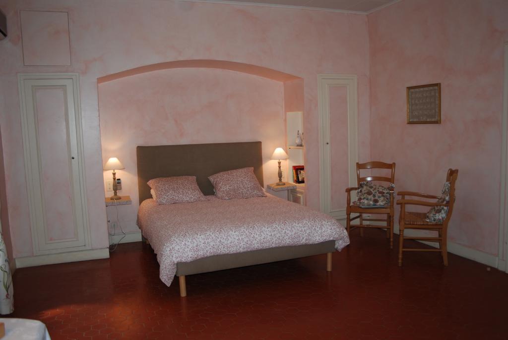 Chateau Cornillon Арл Стая снимка